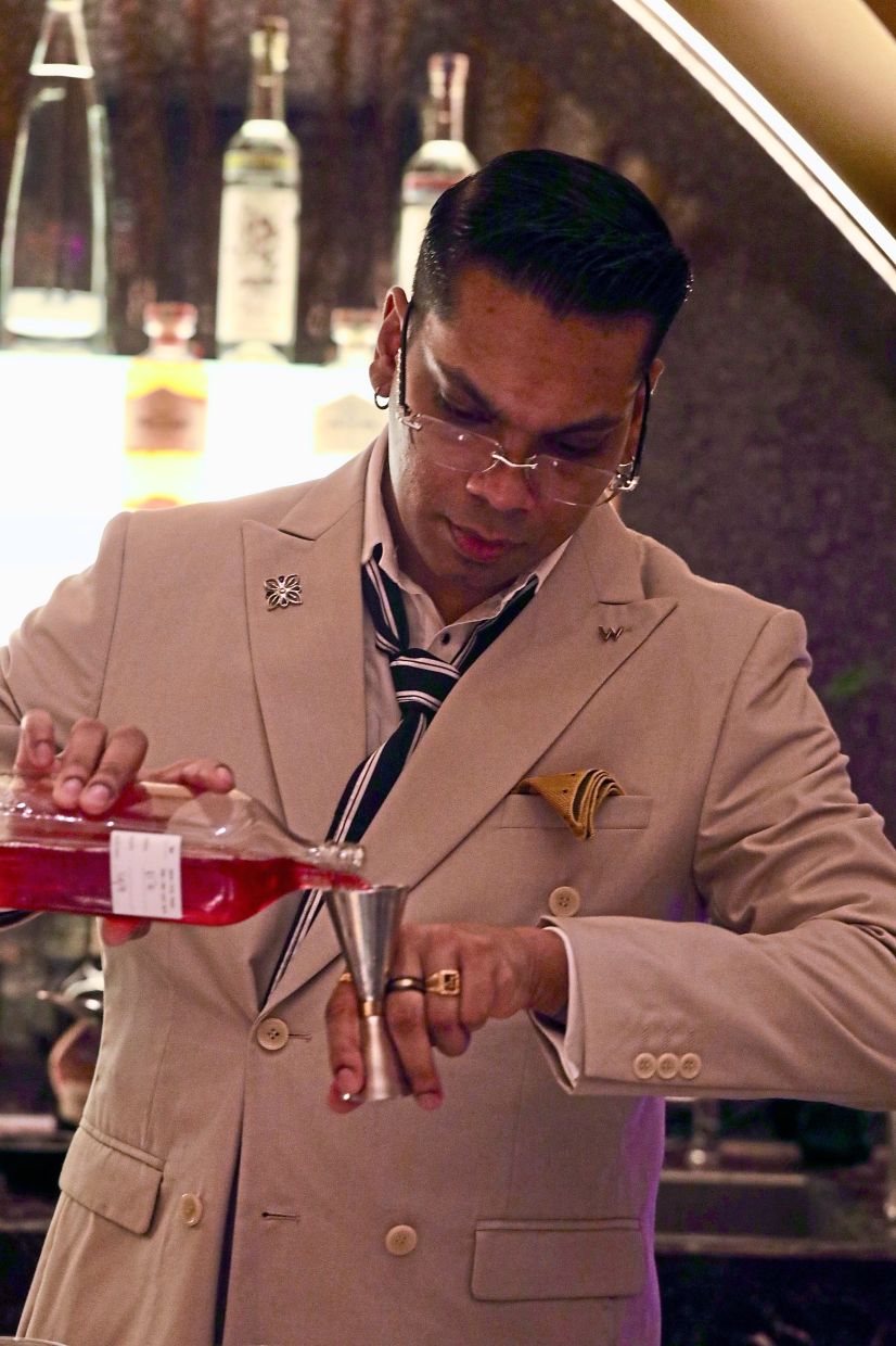 Avai measuring the liquor at Hojita.