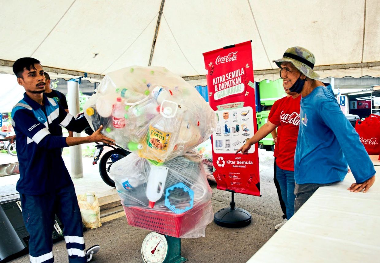 Residents of PPR Batu Muda bringing their recyclable items to the Recycle Me! 2026 on-site collection drive.