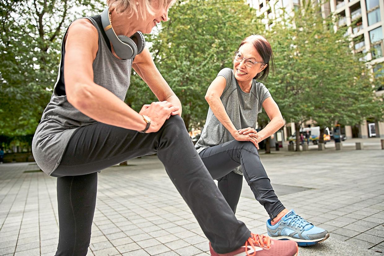 Scheduling workouts, exercising with a friend or joining a walking group can help women stay motivated. Photo: Magnific
