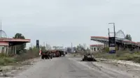 Residents leave Russian-occupied Oleshky by bus under truce brokered by Melania Trump
