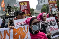 Forest fires hit five Indonesian provinces while floods affect thousands in North Sumatra
