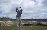 Indonesian Rayhan Latief survives 'crazy' day to lead two other teammates in the final rounds of Asia-Pacific Amateur Championship