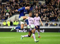 Soccer-Everton beat Newcastle to set up League Cup quarter-final with Fleetwood