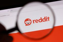 Reddit search traffic slumps, will push visitor sign-ins to curb AI scraping