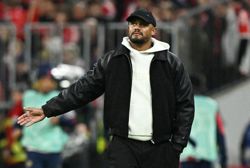 Soccer-No big Bayern changes ahead of Klassiker despite coach Kompany absence, Danks says