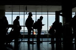 As US airlines deploy AI pricing tools, startups help travelers cash in on fare drops