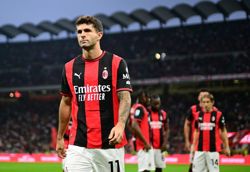 Soccer-Pulisic extends contract with AC Milan