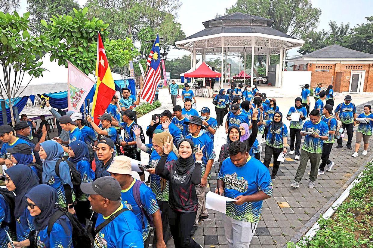 Participants gathering for the event flag-off.