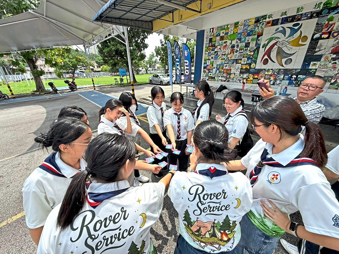 Rover Scouts, comprising youths aged 18 to 26, volunteering at the event held at SMJK Chung Hwa Confucian.