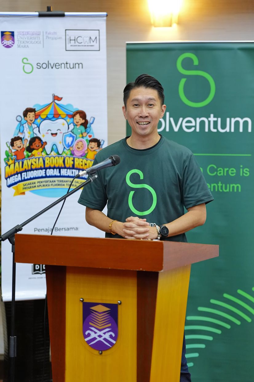Zeng shares insights on preventive oral healthcare with dental professionals, reinforcing Solventum's commitment to oral health education and industry collaboration.