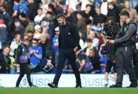 Soccer-Pressure piles on Man United's Carrick after 2-0 defeat at Chelsea