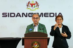 Media layoffs should be last resort, says Fahmi