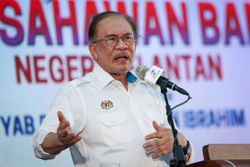 Govt will not go bankrupt helping the poor, says Anwar